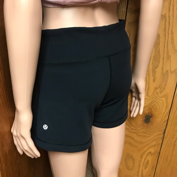 Lululemon Women"s Knock Out Short Black Microstripe Yoga- Size None - Picture 3 of 16